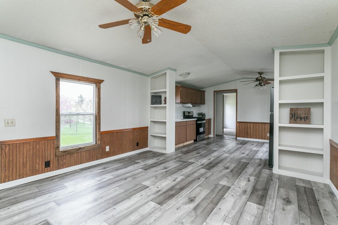 1801 W Sycamore Hills Rd in Columbia, MO - Building Photo