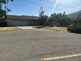 17620 Ascot Ct in Tehachapi, CA - Building Photo