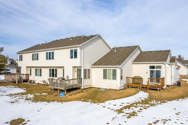 Riverchase Townhomes in Des Moines, IA - Foto de edificio - Building Photo