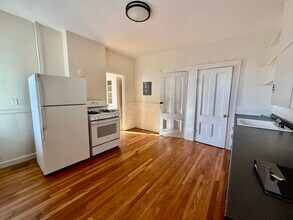 85 College Ave, Unit #2B in Somerville, MA - Foto de edificio - Building Photo