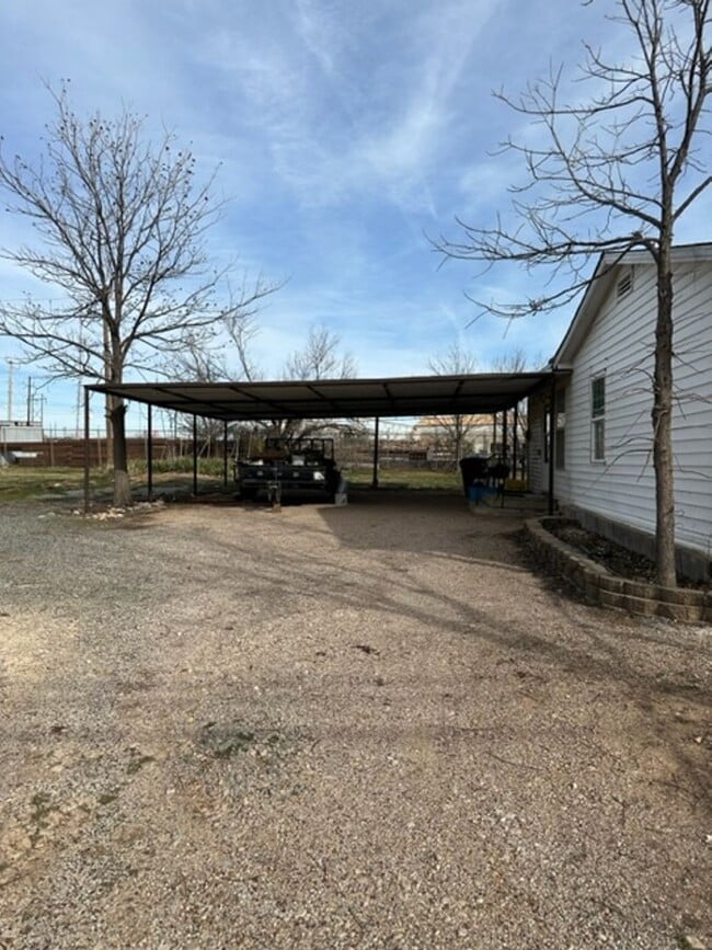 233 E T&P Ln in Abilene, TX - Building Photo - Building Photo