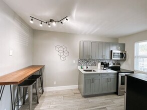 50 Davie Blvd, Unit SI FL2-ID1503930P in Fort Lauderdale, FL - Building Photo - Building Photo