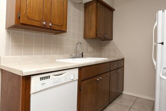 Peppertree Apartments in Lawton, OK - Foto de edificio - Interior Photo