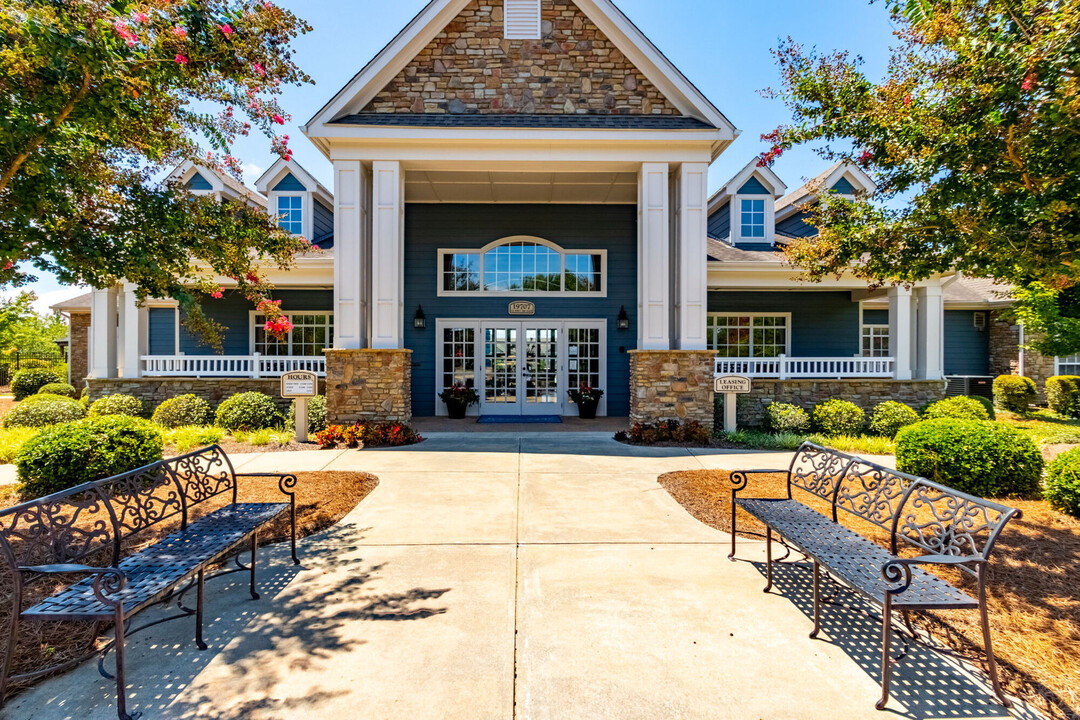 Summer Lake in Smiths Station, AL - Building Photo