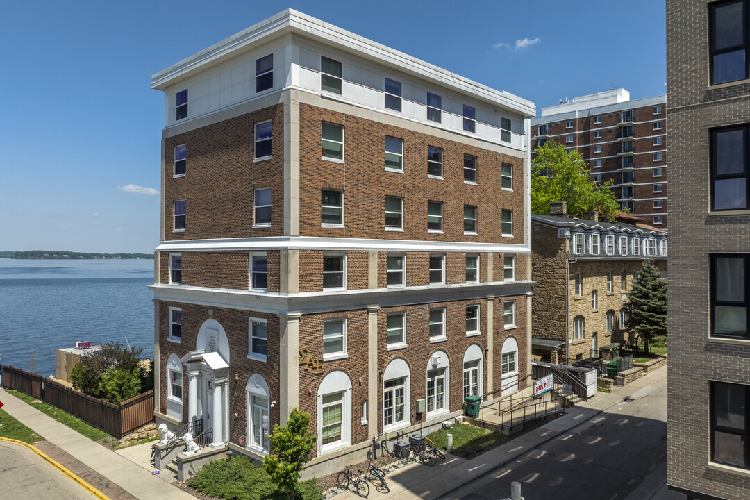 Alchemy Apartments in Madison, WI - Building Photo