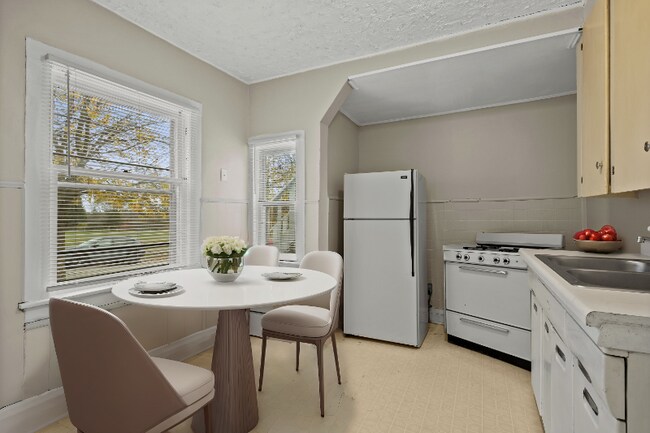 648 Livingston Ave NE-Unit -102 Fairbanks in Grand Rapids, MI - Building Photo - Building Photo
