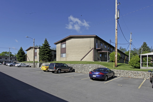 Valley Forge in Milwaukee, WI - Foto de edificio - Building Photo