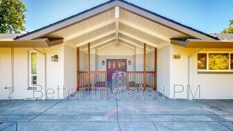 475 Country Club Dr in Santa Rosa, CA - Building Photo