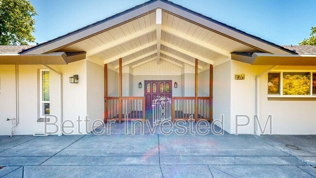 property at 475 Country Club Dr