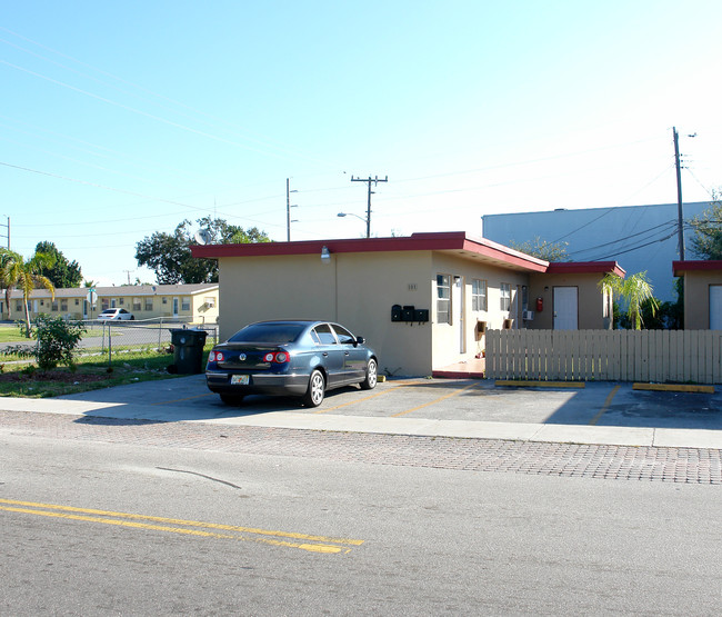 Dania Beach Portfolio in Dania, FL - Foto de edificio - Building Photo