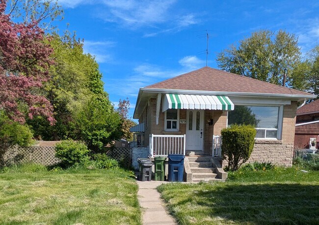 979 Danforth Rd in Toronto, ON - Building Photo - Building Photo