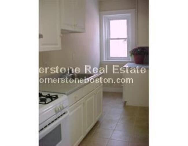 1269 Commonwealth Ave, Unit 4