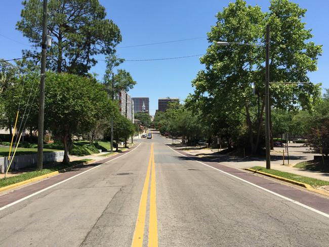 520 W College Ave in Tallahassee, FL - Building Photo - Building Photo