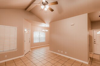 104 San Antonio Rd, Unit 403 in La Vernia, TX - Foto de edificio - Building Photo