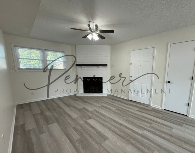 711 BARNES Dr in Lee's Summit, MO - Building Photo - Building Photo