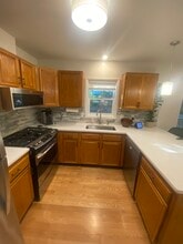 2 Howe Ter, Unit #3 in Boston, MA - Foto de edificio - Building Photo