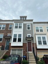 42675 Redeemer Terrace in Ashburn, VA - Building Photo - Building Photo