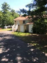 243 Shore Dr in Salem, NH - Building Photo - Building Photo