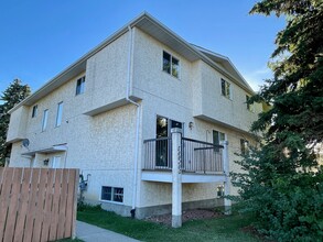 5009 13 Av NW in Edmonton, AB - Building Photo - Building Photo