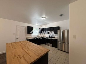 2131 Mossy Ridge in San Antonio, TX - Building Photo - Building Photo