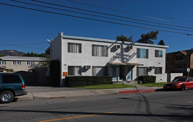 830 S Lake St in Burbank, CA - Building Photo - Building Photo