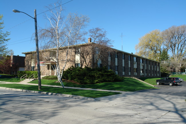 Lakeshore North Apartments in Sheboygan, WI - Foto de edificio - Building Photo