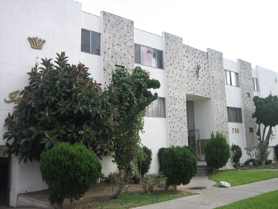 730 N Mariposa Ave in Los Angeles, CA - Building Photo