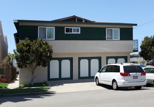 1401 Olive Ave in Huntington Beach, CA - Foto de edificio - Building Photo