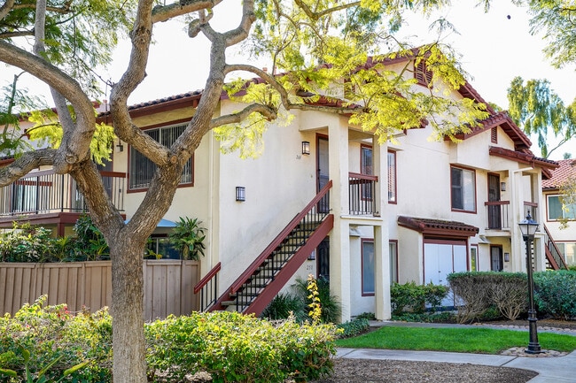 4095 Rosenda Ct, Unit 249 in San Diego, CA - Foto de edificio - Building Photo