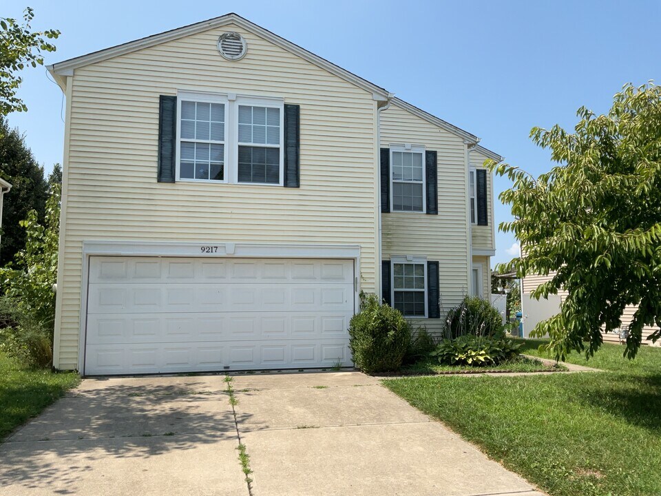 9217 Middlebury Way in Camby, IN - Foto de edificio