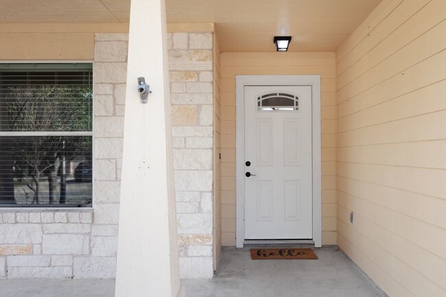 305 Goddard in Kyle, TX - Foto de edificio - Building Photo