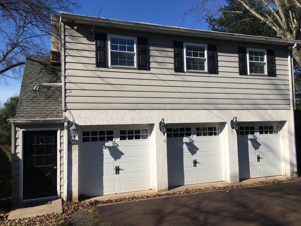 739 Morwood Rd in Telford, PA - Foto de edificio