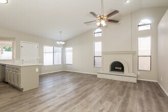 11205 W Sunflower Pl in Avondale, AZ - Foto de edificio - Building Photo