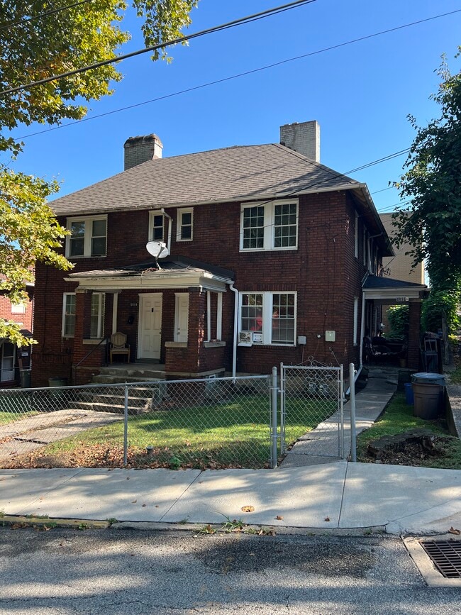 1207 Sarah St, Unit 1207 Sarah Ave B