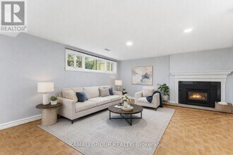 156 Trayborn Dr in Richmond Hill, ON - Building Photo - Building Photo