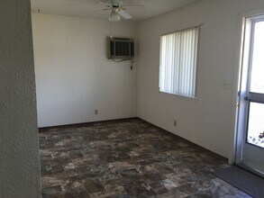 214 Sunny Ln, Unit 212 in Sutherlin, OR - Building Photo - Building Photo