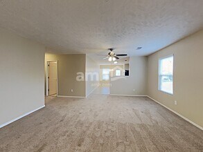 5000 Hancock Cir in Thompson's Station, TN - Foto de edificio - Building Photo