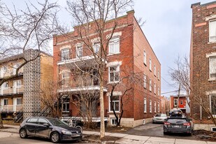 4071-4081 Parthenais St in Montréal, QC - Building Photo