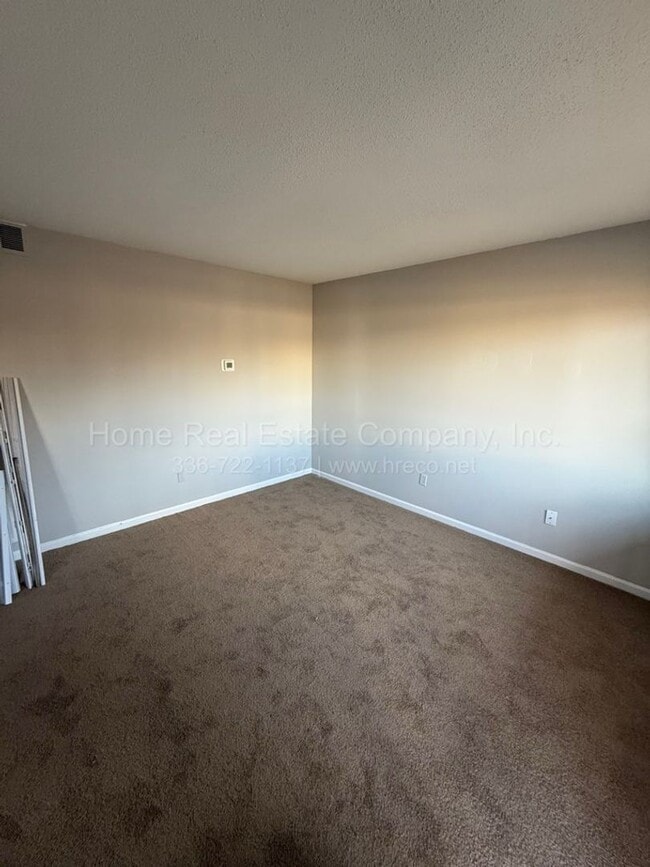 1004 Salisbury St in Kernersville, NC - Building Photo - Building Photo