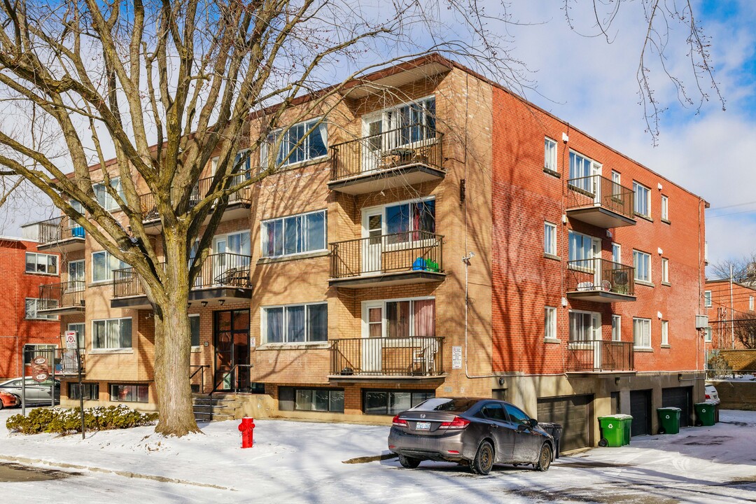 9349 Francoeur St in Montréal, QC - Building Photo