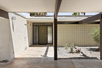 74110 Covered Wagon Trail in Palm Desert, CA - Foto de edificio - Building Photo