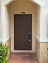 8839 S Isles Cir, Unit 1708 in Tamarac, FL - Building Photo