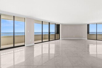 5070 N Ocean Dr in Riviera Beach, FL - Building Photo - Building Photo