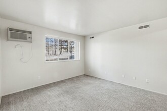 Trappers Cove Apartments in Lansing, MI - Building Photo - Building Photo