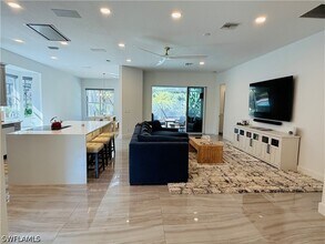 6072 Highwood Park Ct in Naples, FL - Building Photo - Building Photo