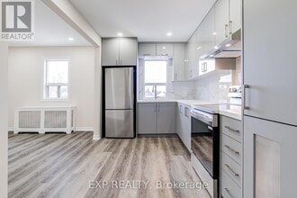 384 Oakwood Ave in Toronto, ON - Building Photo - Building Photo