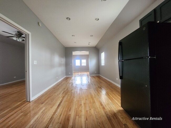 5906 S La Salle St, Unit 2