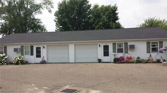 726 Luke SW Dr in Strasburg, OH - Building Photo