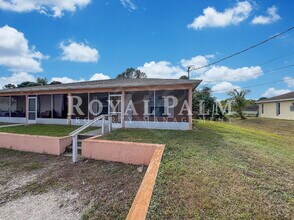 5231 27th St SW in Lehigh Acres, FL - Foto de edificio - Building Photo