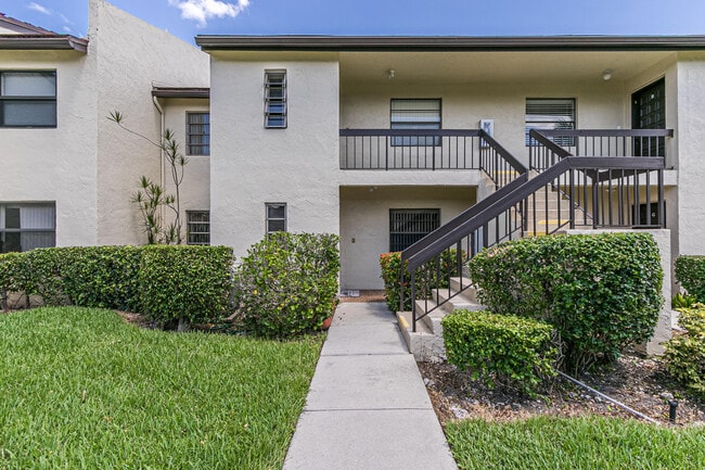 8535 Casa Del Lago in Boca Raton, FL - Building Photo - Building Photo